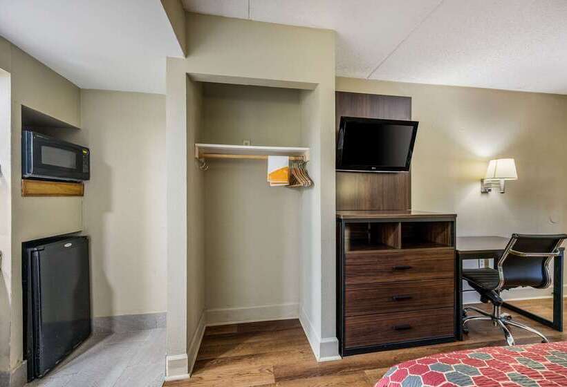 هتل Econo Lodge Inn & Suites University