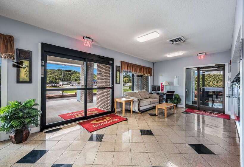 ホテル Econo Lodge Inn & Suites University