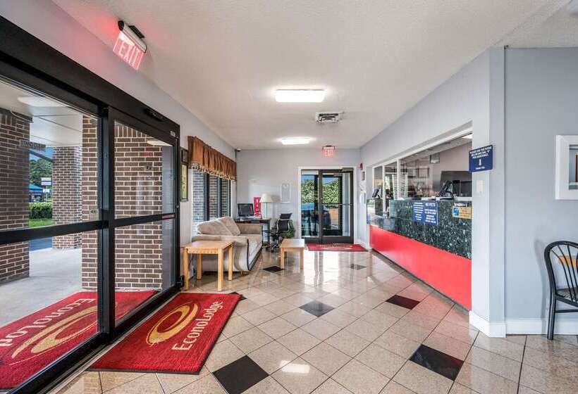 هتل Econo Lodge Inn & Suites University