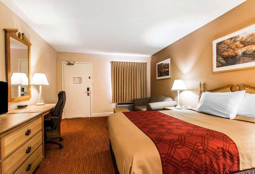 هتل Econo Lodge Inn & Suites University