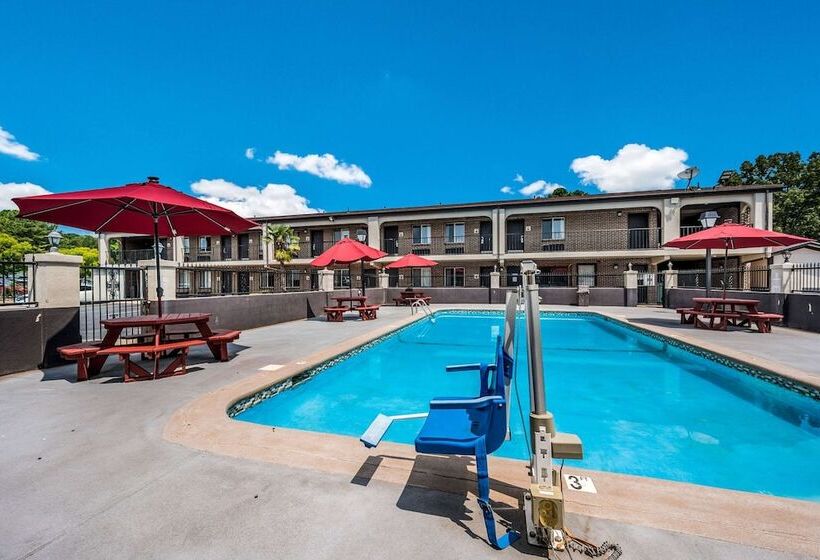 ホテル Econo Lodge Inn & Suites University