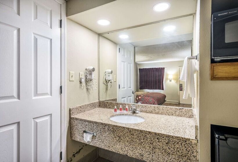 ホテル Econo Lodge Inn & Suites University