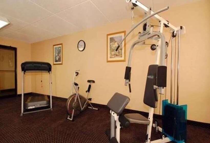 فندق Econo Lodge Inn & Suites