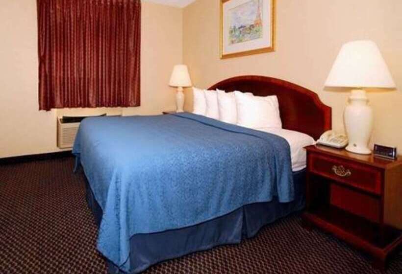 فندق Econo Lodge Inn & Suites