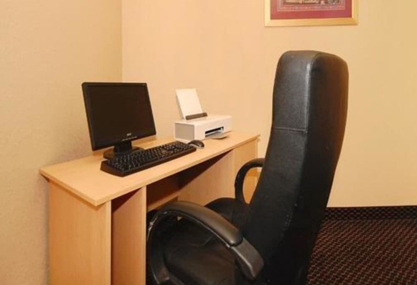 فندق Econo Lodge Inn & Suites