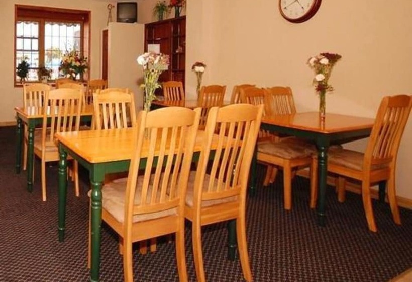 فندق Econo Lodge Inn & Suites