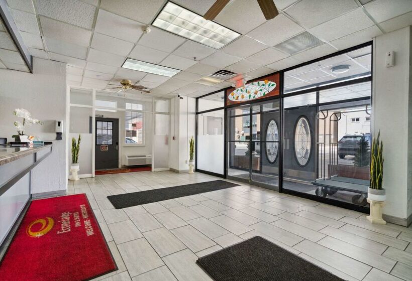 فندق Econo Lodge Inn & Suites