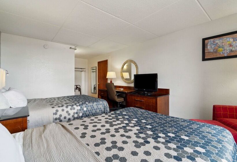 فندق Econo Lodge Inn & Suites