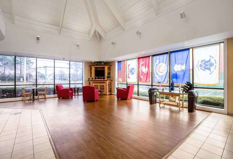 هتل Econo Lodge Naval Station Norfolk