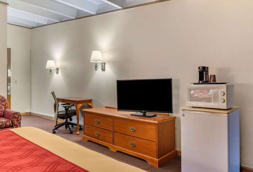 فندق Econo Lodge   Perry National Fair Ground Area