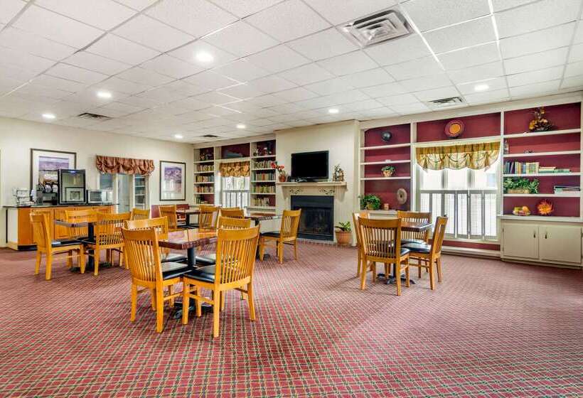 فندق Econo Lodge   Perry National Fair Ground Area