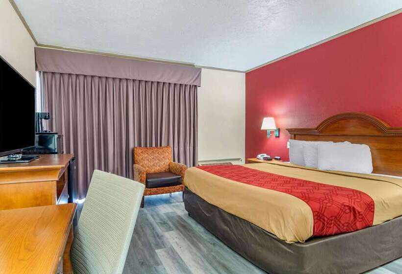 فندق Econo Lodge   Perry National Fair Ground Area