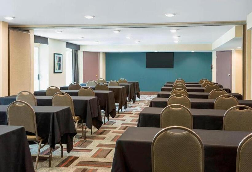 בית מלון כפרי Four Points By Sheraton Buffalo Grove