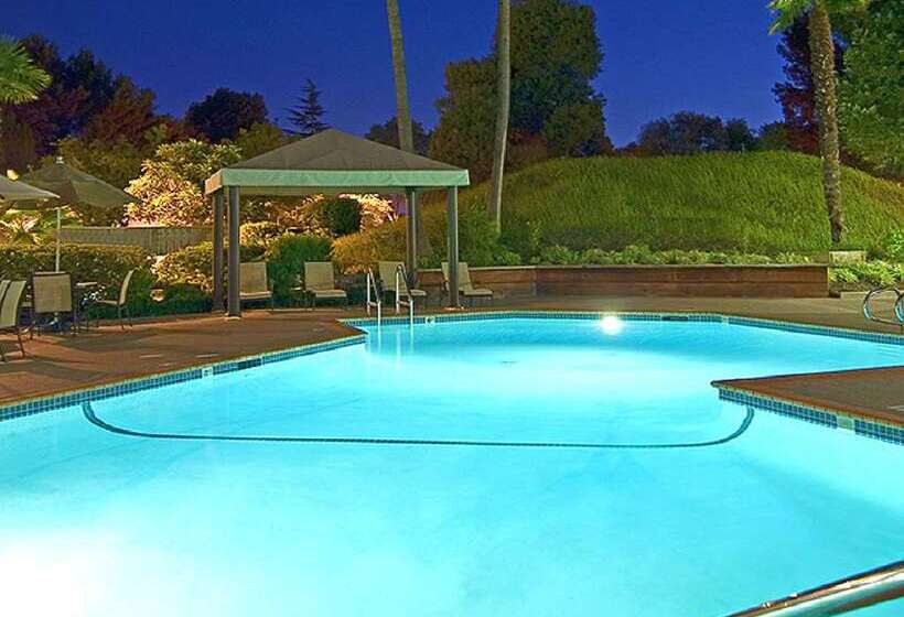 فندق Hilton Concord