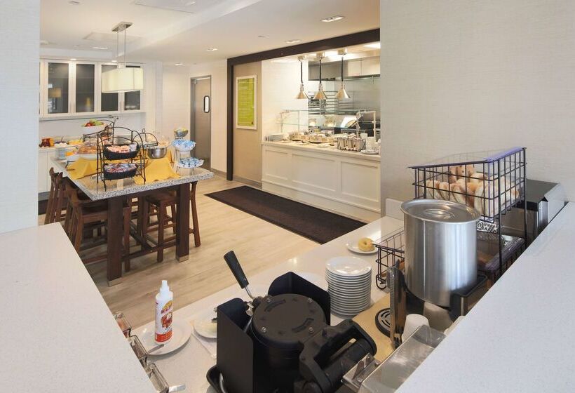 Отель Hilton Garden Inn Reagan National Airport