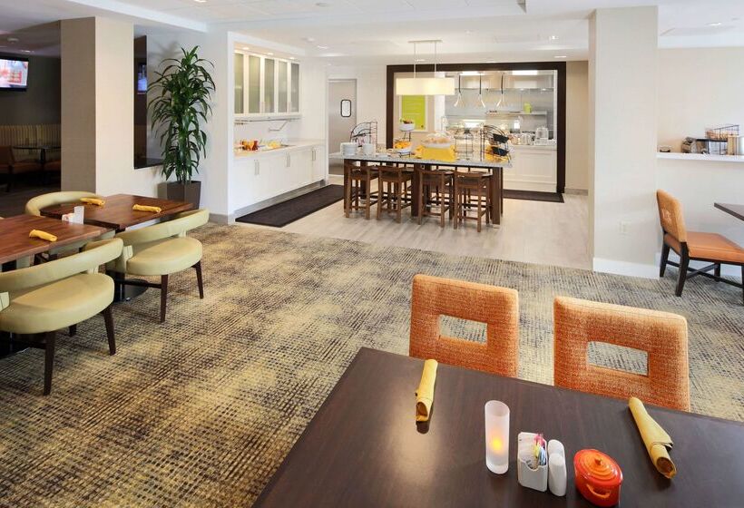 Отель Hilton Garden Inn Reagan National Airport