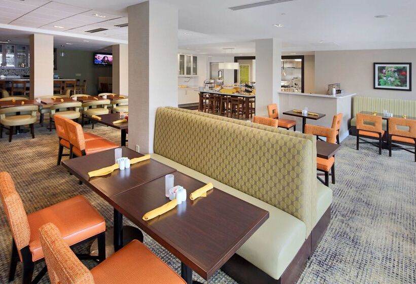Отель Hilton Garden Inn Reagan National Airport