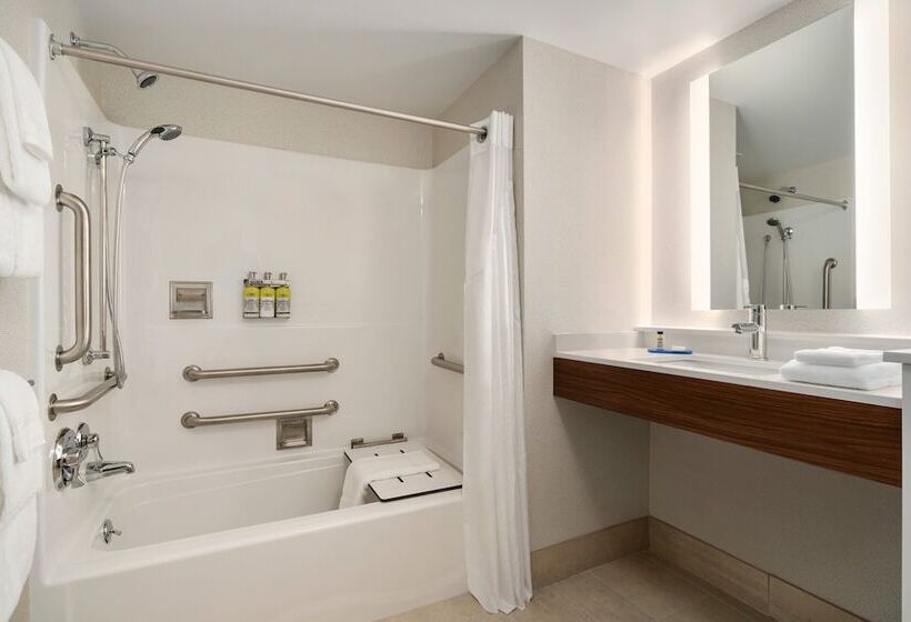 فندق Holiday Inn Express   Plattsburgh, An Ihg