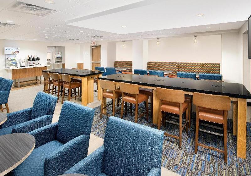 호텔 Holiday Inn Express & Suites College Park University Area, An Ihg
