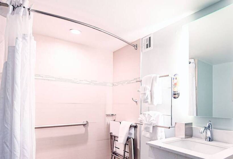 هتل Holiday Inn University Area Charlottesville, An Ihg