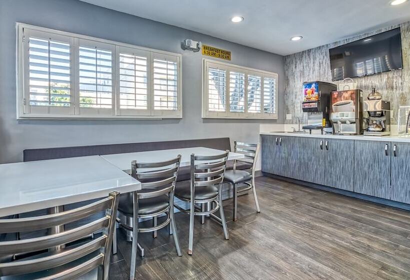 ホテル Hollywood City Inn