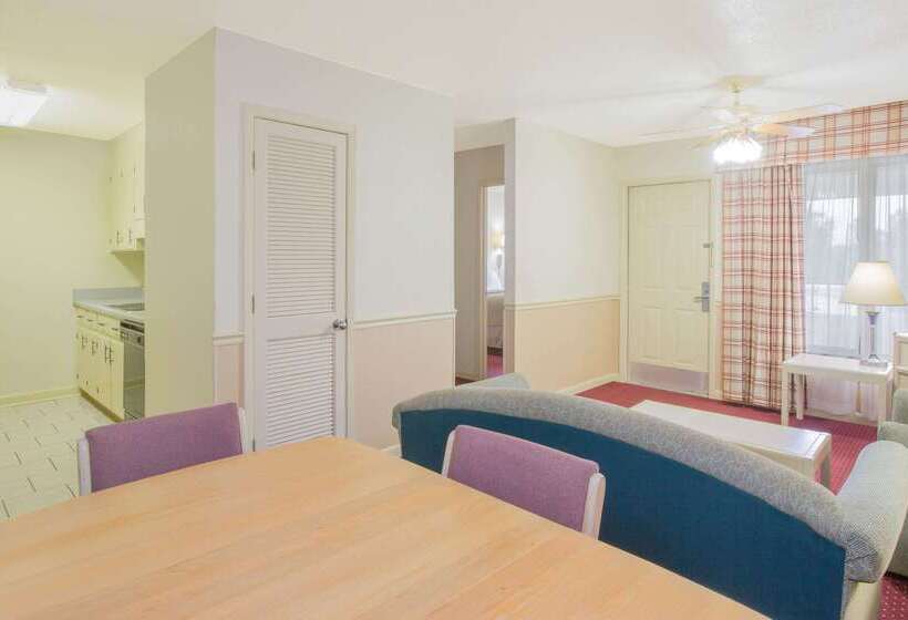 هتل Howard Johnson By Wyndham Dothan