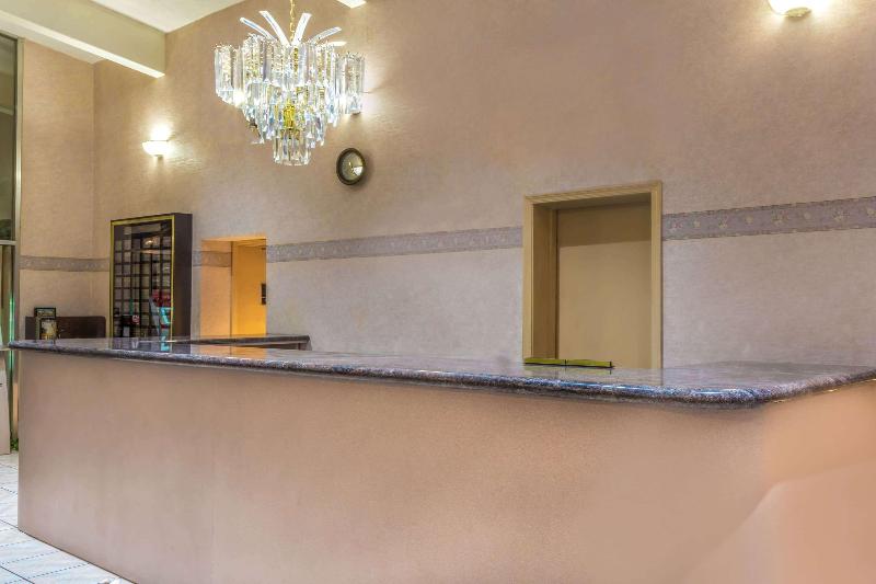 Отель Howard Johnson By Wyndham Phoenix Airport/downtown Area