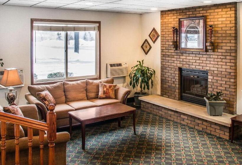 فندق Hudson Inn & Suites