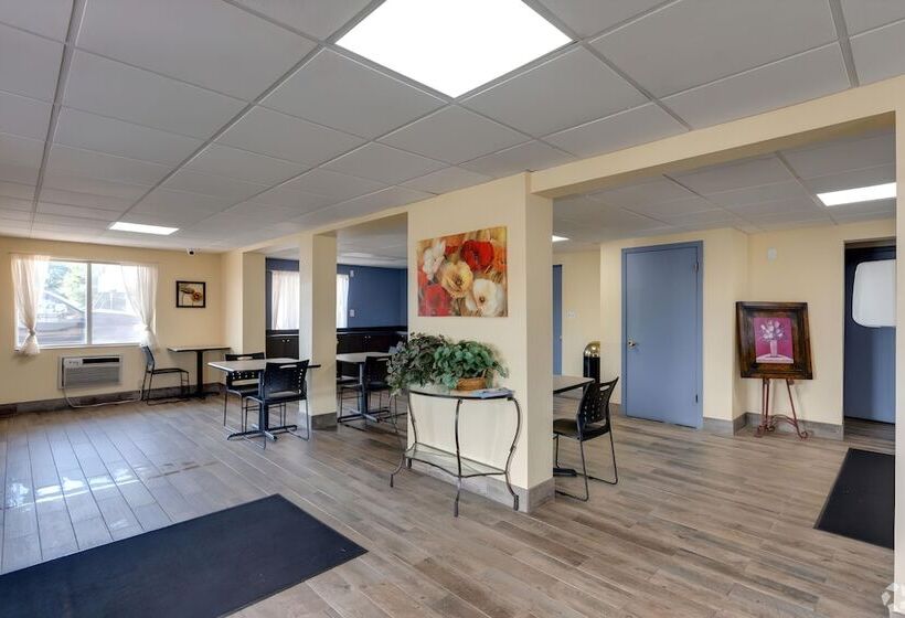 هتل I 80 Inn & Suites