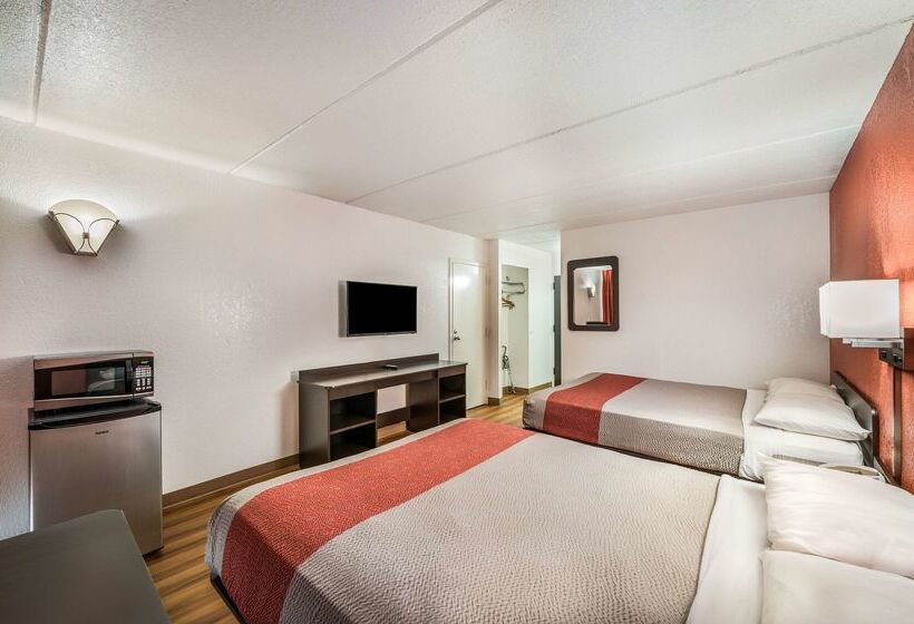 Motel 6 Henderson, Tx