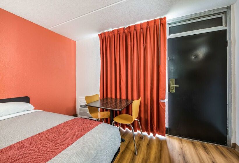 Motel 6 Henderson, Tx