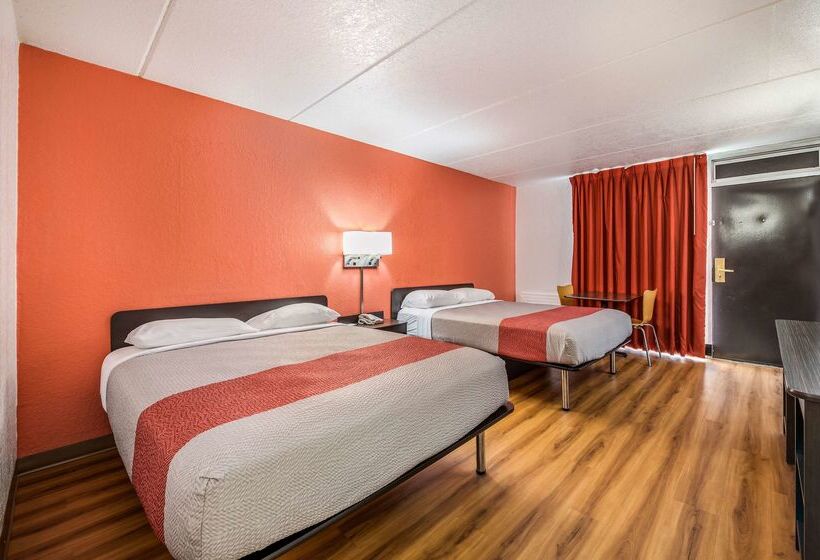 Motel 6 Henderson, Tx