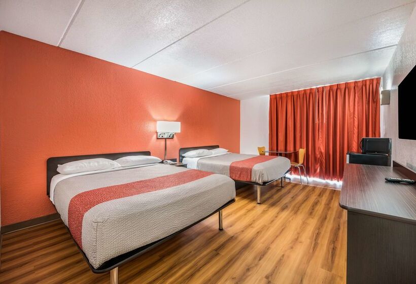 Motel 6 Henderson, Tx