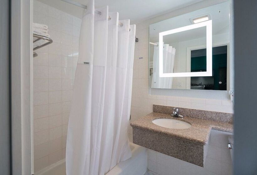 فندق Inn On Grove