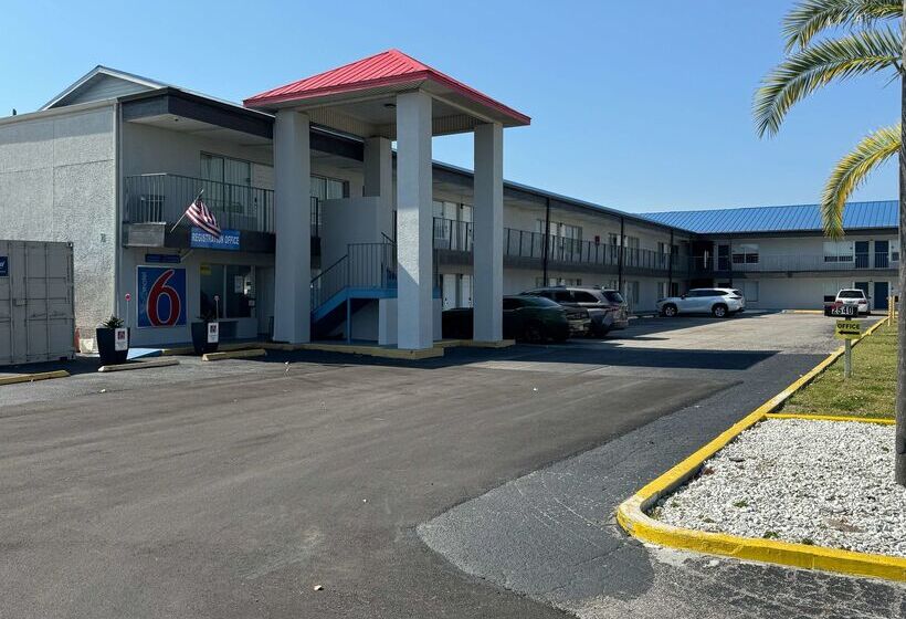 Motel 6 Englewood
