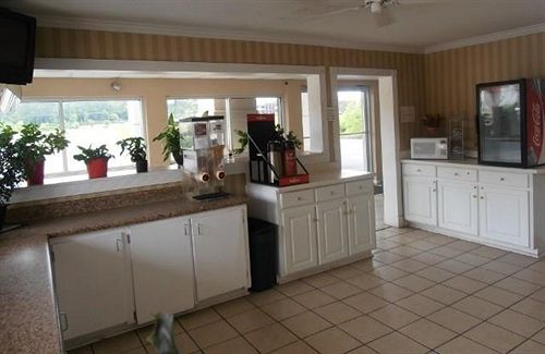 هتل Red Carpet Inn Dothan