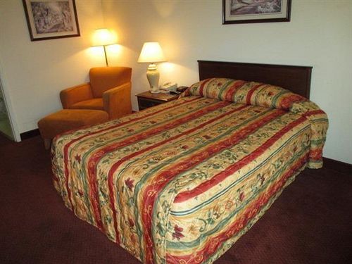 هتل Red Carpet Inn Dothan