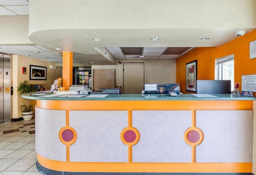 فندق Ameriican Atlanta Inn