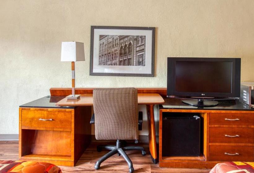 فندق Ameriican Atlanta Inn