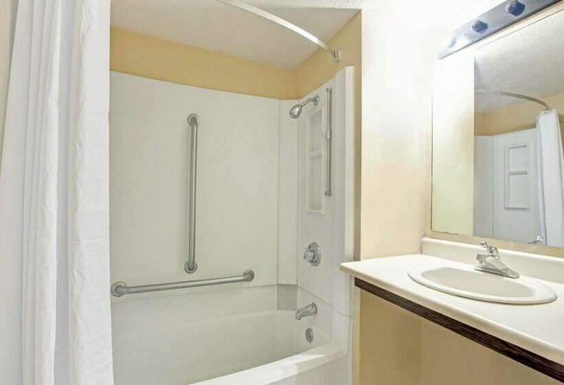 ホテル Monte Carlo Inn