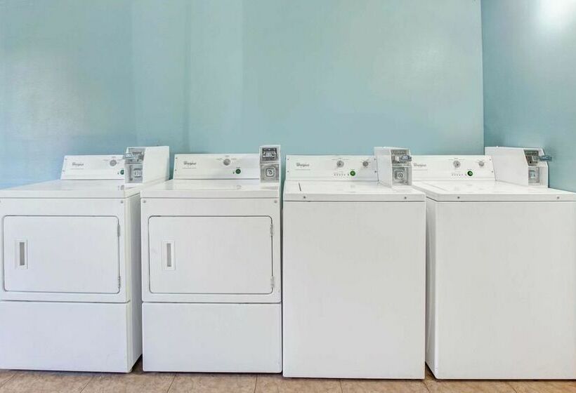 ホテル Monte Carlo Inn