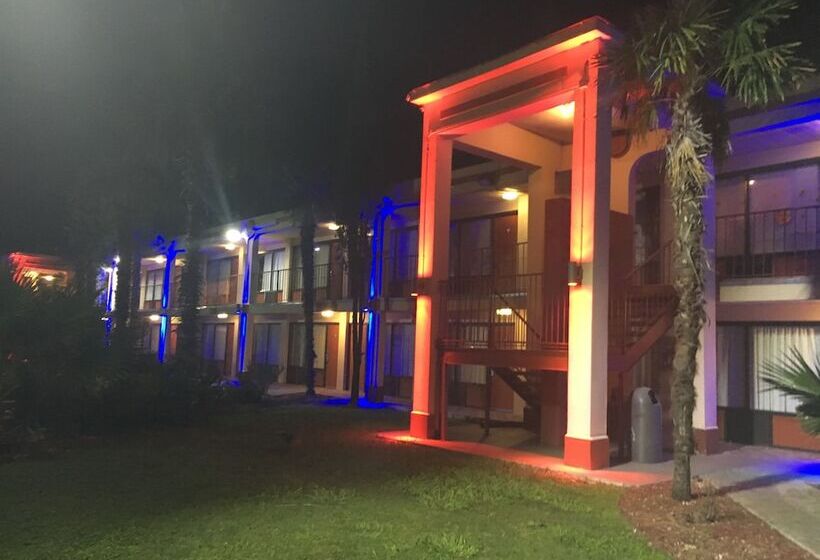 ホテル Knights Inn San Antonio Near Frost Bank Center