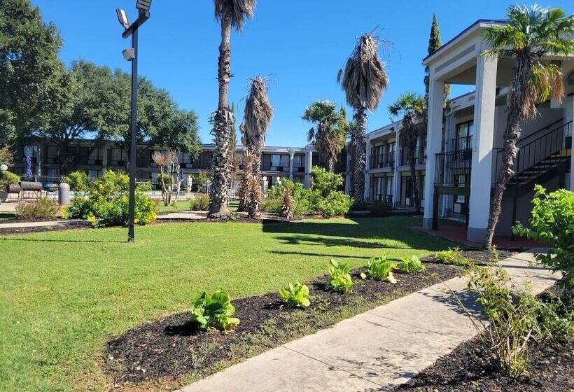 ホテル Knights Inn San Antonio Near Frost Bank Center