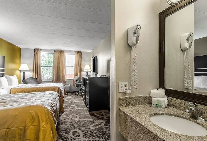酒店 La Casa Inn & Suites Middleboro