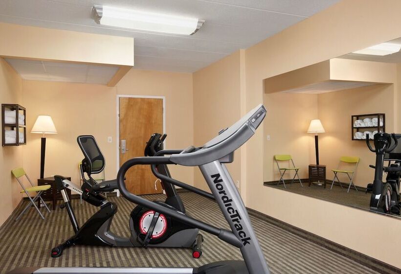 فندق La Casa Inn & Suites Middleboro