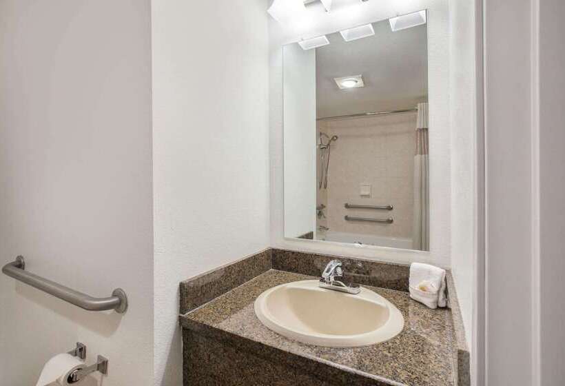 فندق La Quinta Inn By Wyndham Everett