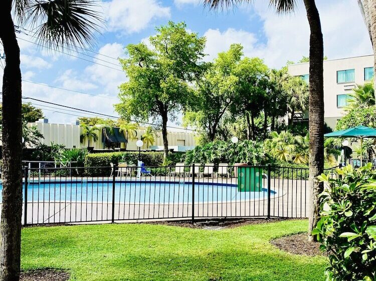 酒店 La Quinta By Wyndham Ft Lauderdale Cypress Creek