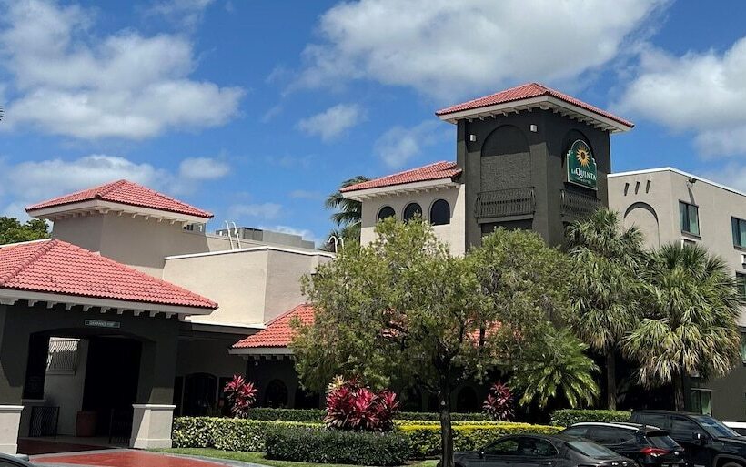 هتل La Quinta By Wyndham Ft Lauderdale Cypress Creek