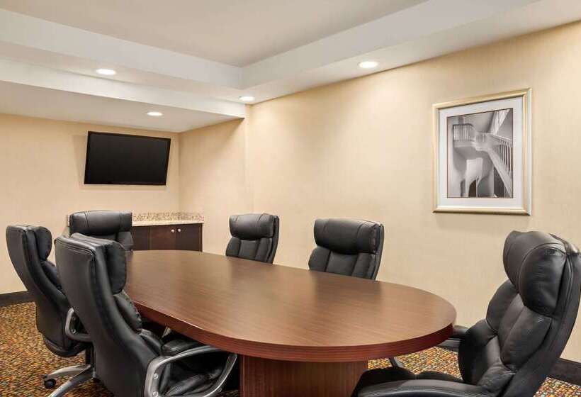 Отель La Quinta Inn & Suites By Wyndham Richmondmidlothian