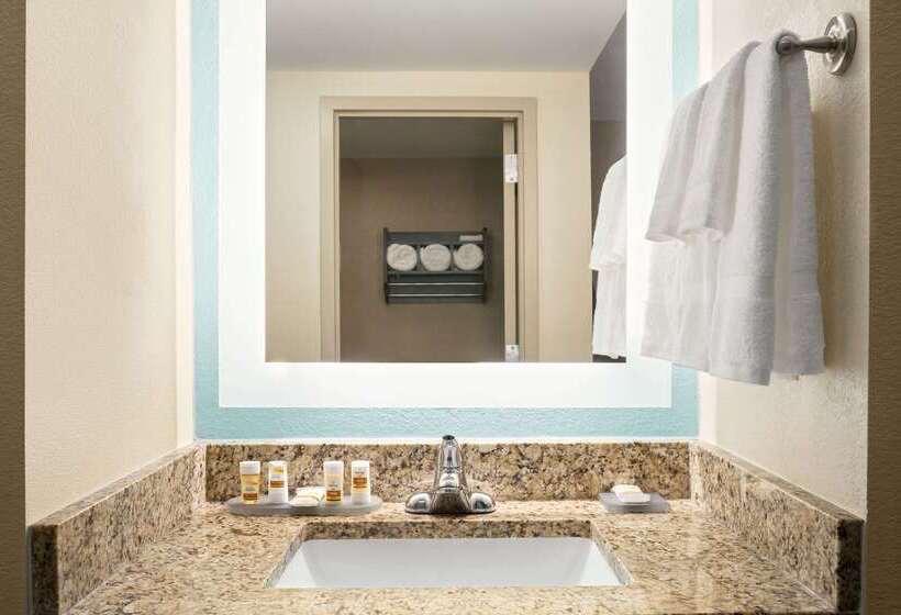 Отель La Quinta Inn & Suites By Wyndham Richmondmidlothian